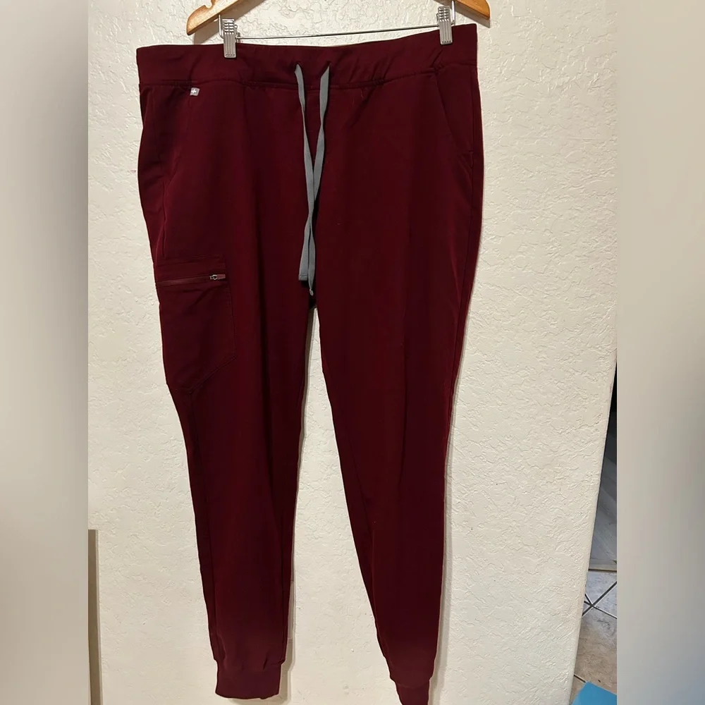 🎻Figs Men's Deep Red bottoms size XXL/T GUC